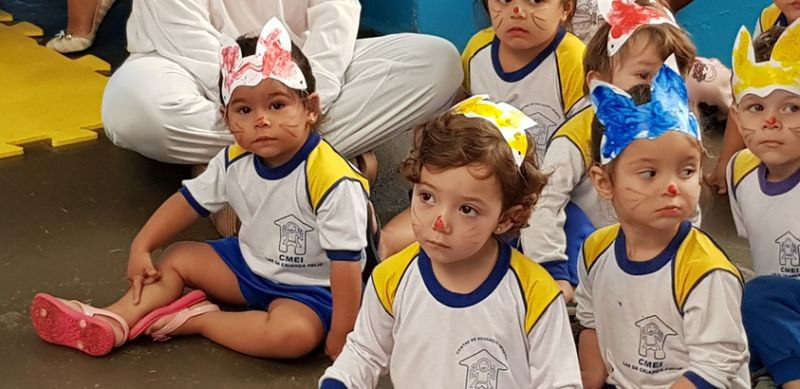 Crianças da escola CMEI